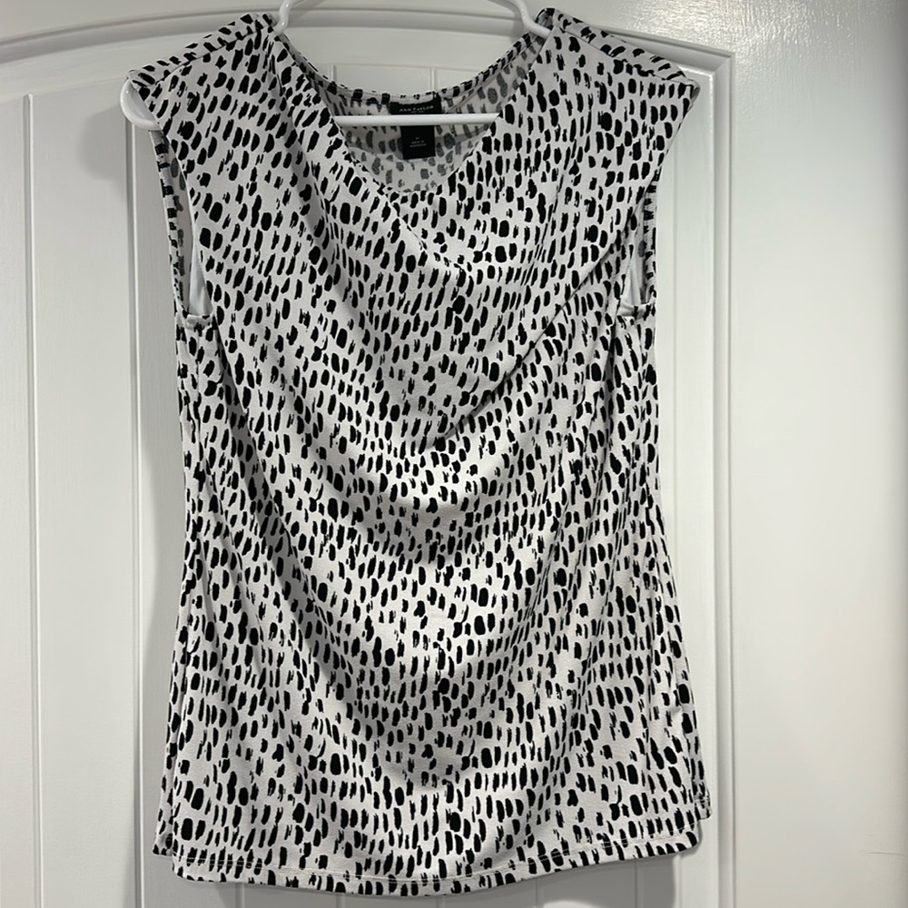 Ann Taylor Black and White Pattern Blouse